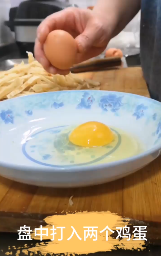 如何做美味的蛋炒饼？