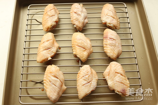 蜜汁烤翅中的做法