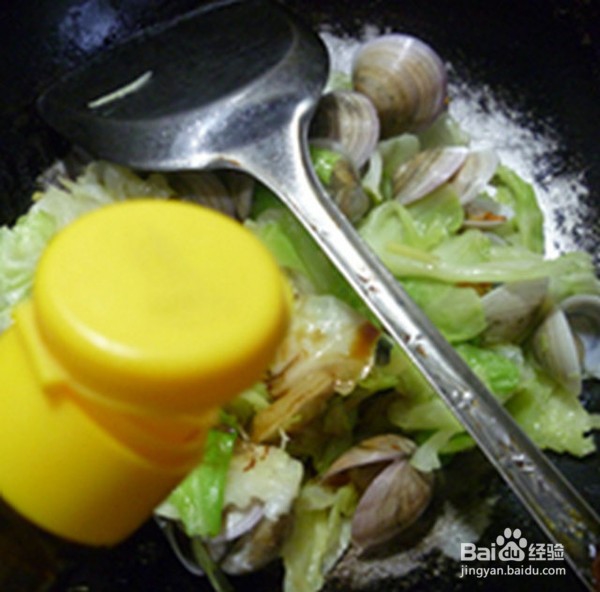 包心菜炒圆蛤的具体做法