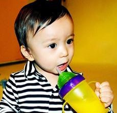 如何可以让小孩子愿意喝水