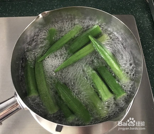 好吃的蒜蓉辣酱拌秋葵