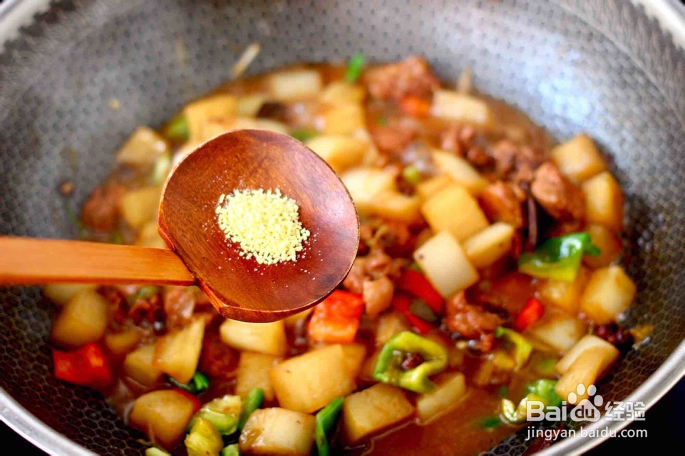 怎么做萝卜双椒啤酒炖鸭