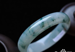 翡翠玉镯戴哪只手好