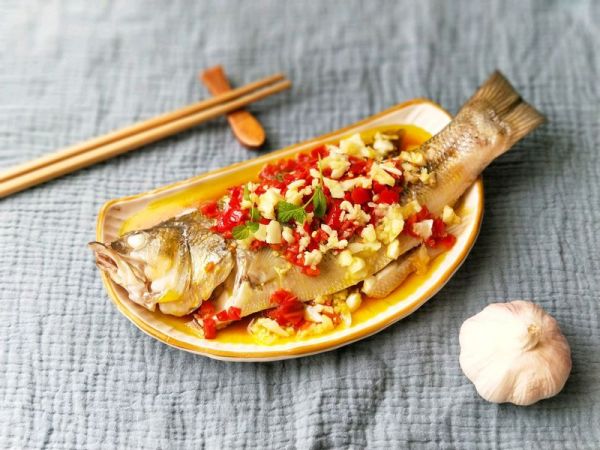 蒜泥剁椒蒸鲈鱼
