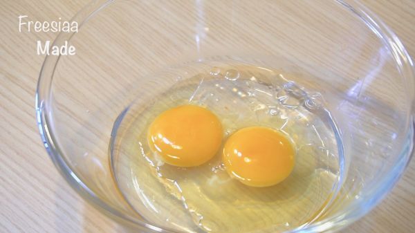 羊奶葡萄干松饼和羊奶奶茶