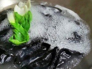 酸汤番茄肥牛面的做法