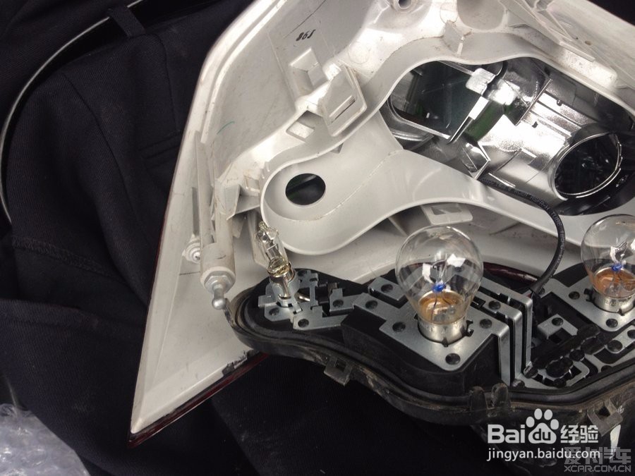 标致3008换灯泡教程