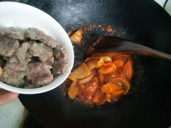 番茄红烩牛肉南瓜饭