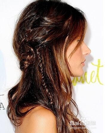 教你积攒人气的好方法，就是编个精巧的麻花辫