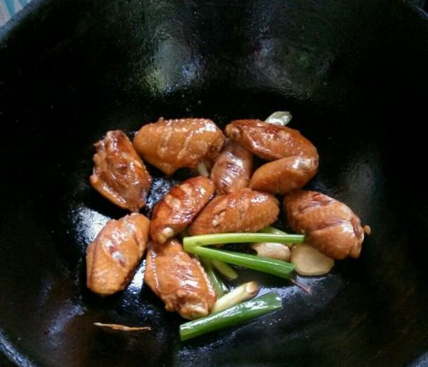 芋头香菇烧鸡翅