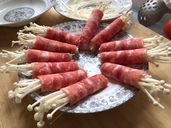 茄汁金针菇牛肉卷