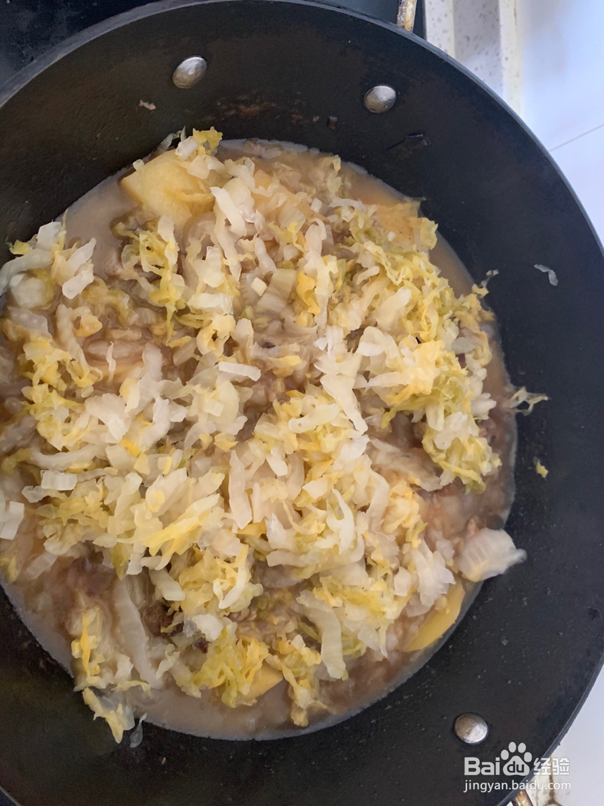 猪骨头烩酸菜的做法