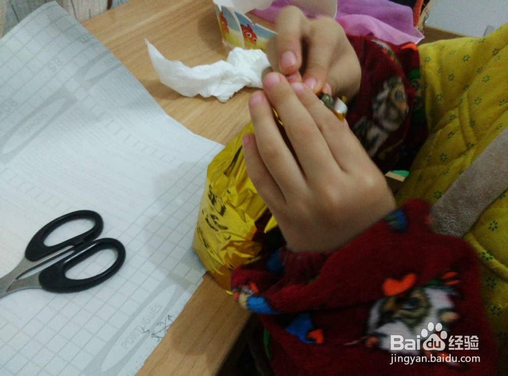 4--6岁幼儿如何自己动手做金光闪闪的奖杯