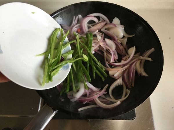 黑椒洋葱青椒炒牛肉