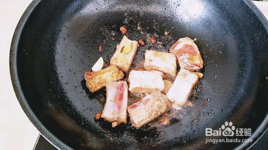 排骨炖土豆的做法
