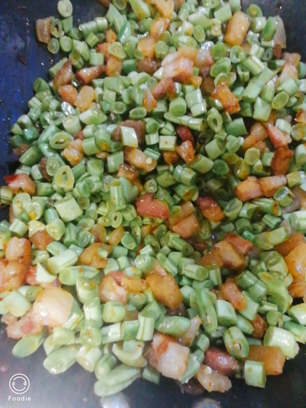 腊肉四季豆焖饭