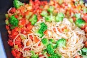 教你做出番茄时蔬鲜虾面