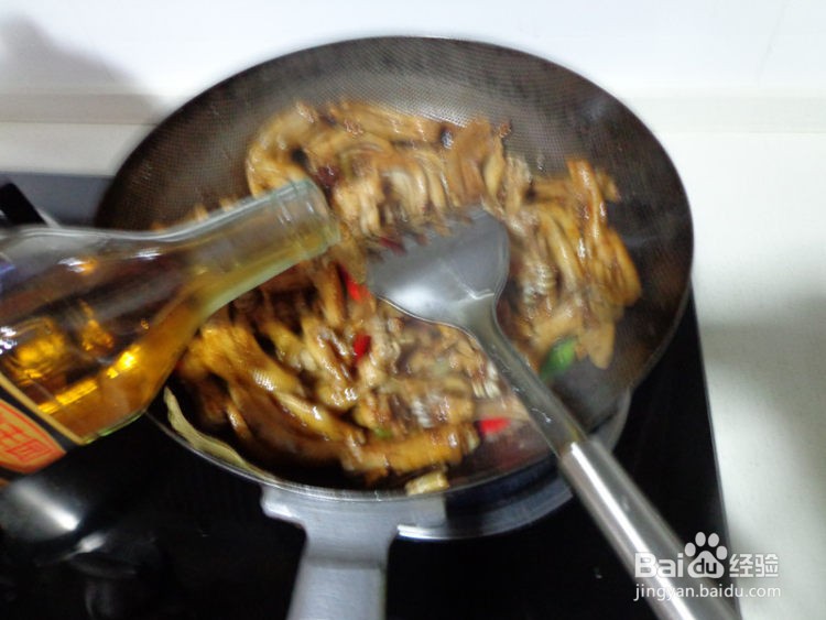 干锅鸭掌做法
