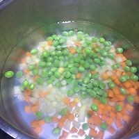 如何制作美味的菠萝虾仁炒饭