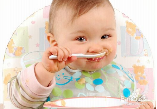 十个月宝宝的耳朵湿疹晚上哭闹要怎么办