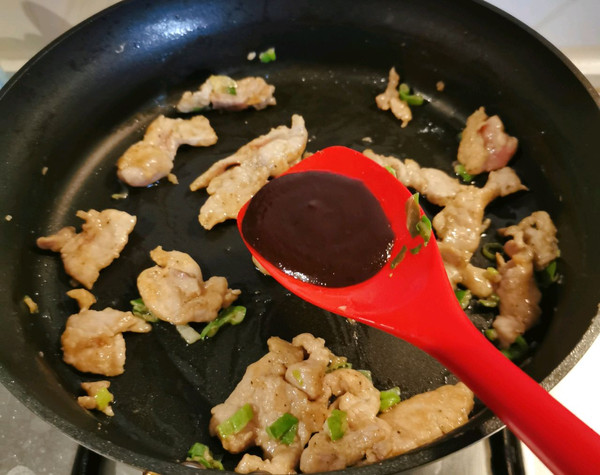 酱香菌菇炒肉片