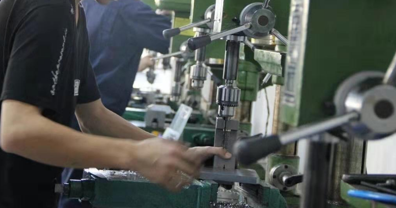 钳工和做模具的工种的区别