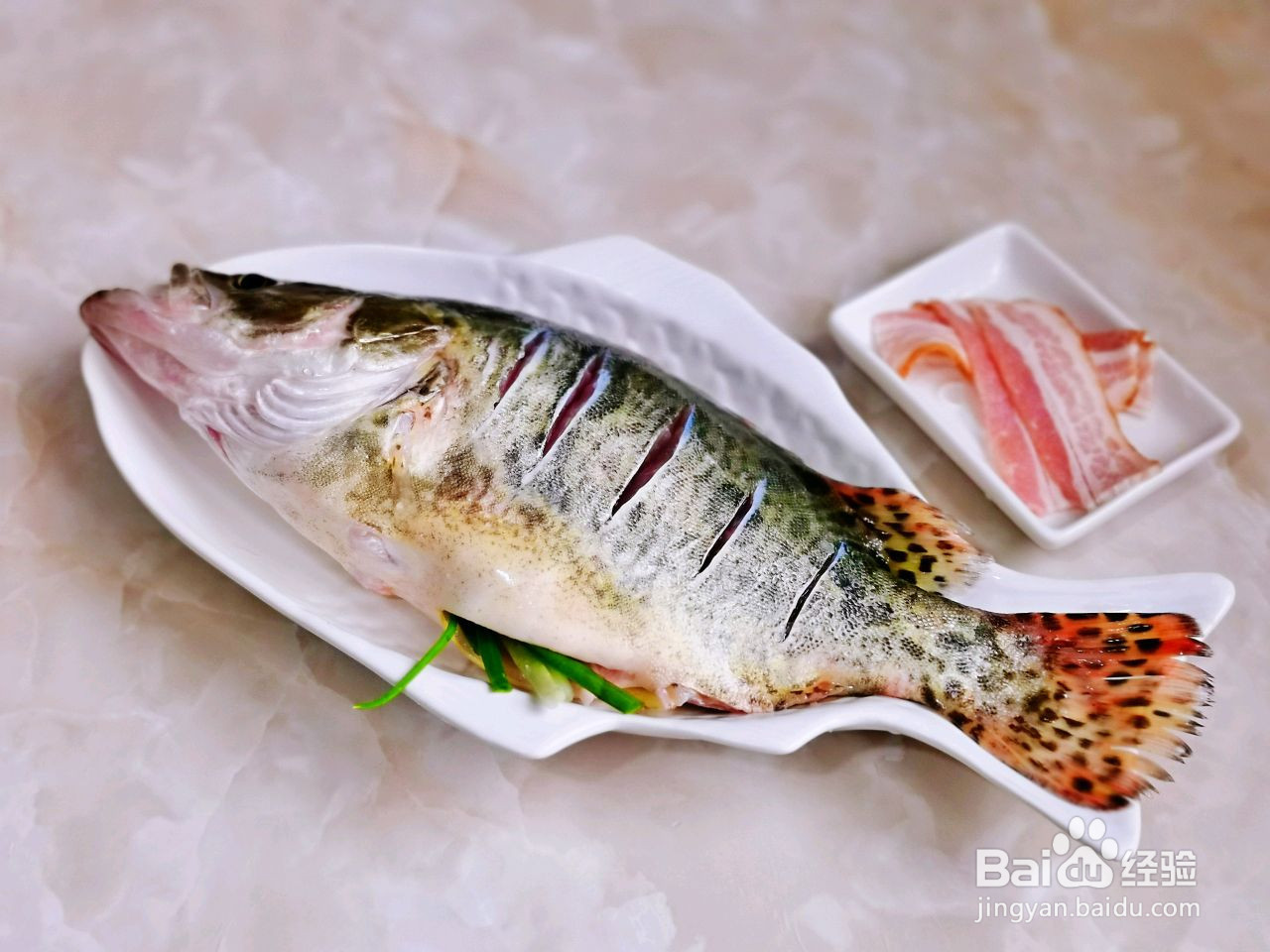 培根蒸桂鱼的做法