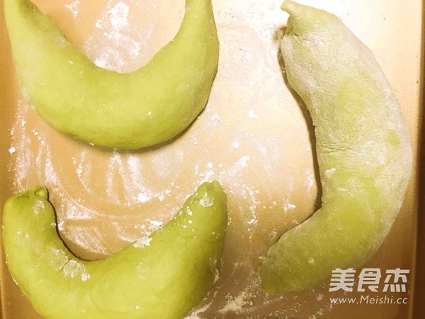 像月牙一般温柔的抹茶红豆软欧包