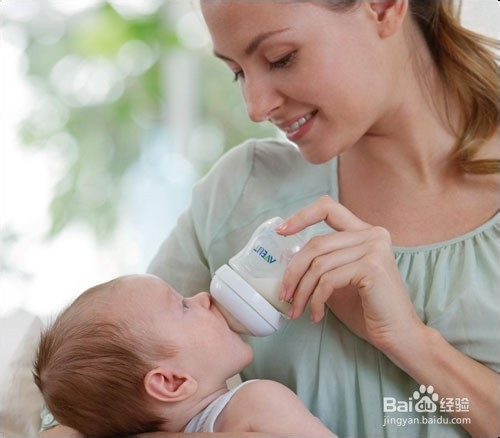 宝宝喜欢吃手怎么办