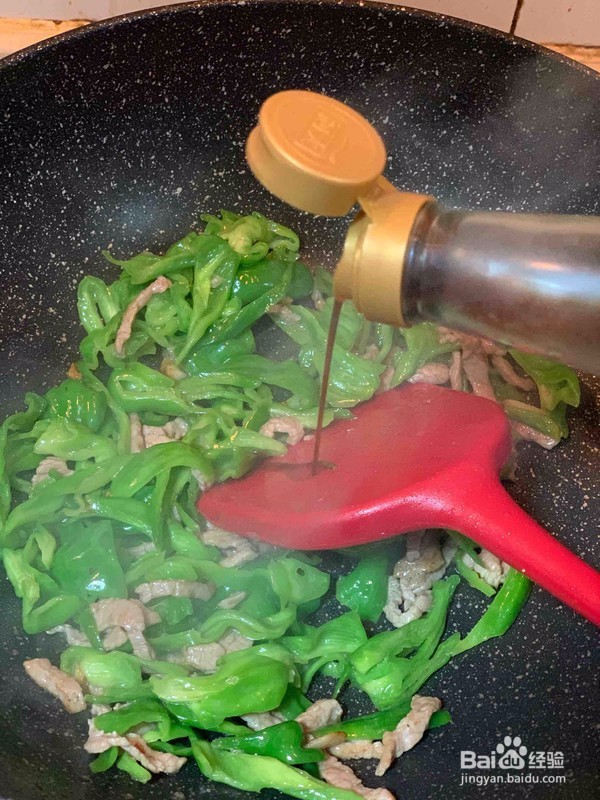 青椒肉丝盖饭怎么做