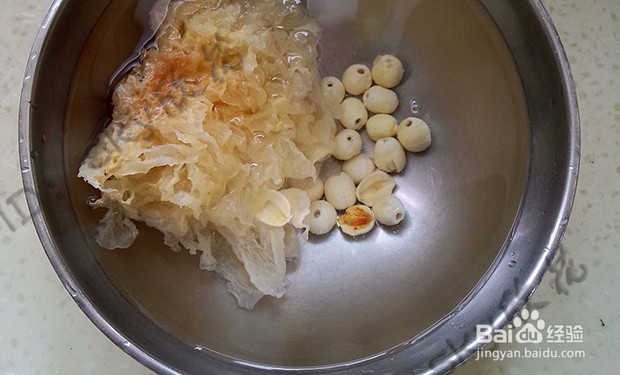 甜品——银耳莲子红枣粥