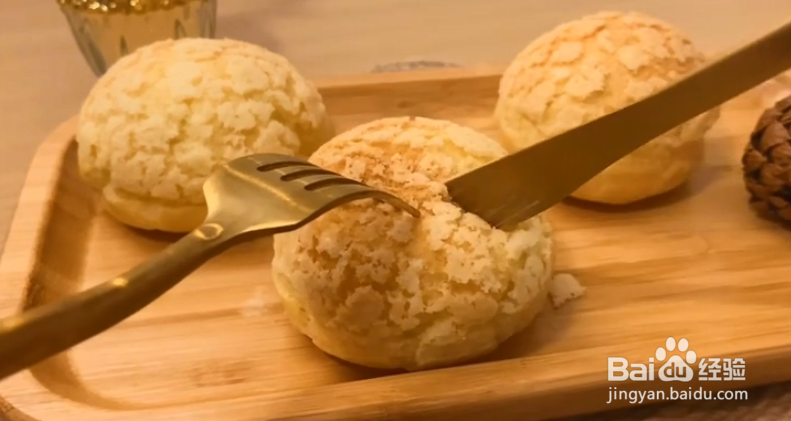 制作酥皮奶油泡芙