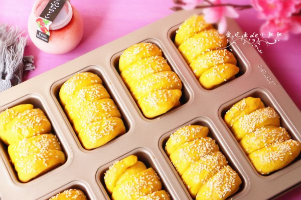 南瓜肉松芝麻包