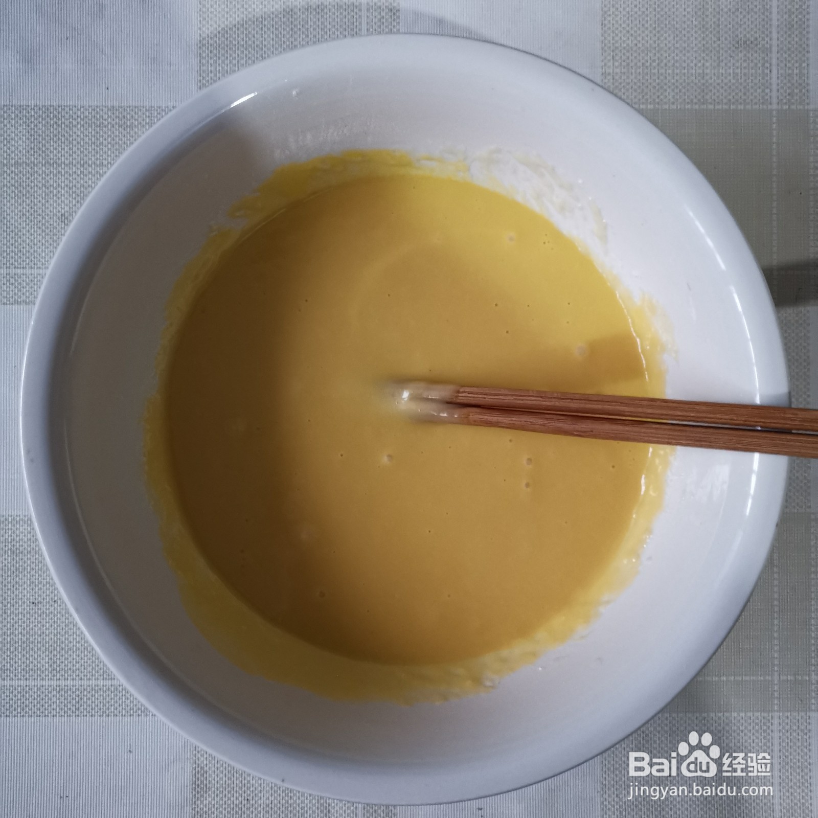 怎么做唇齿留香的家常槐花饼呢？