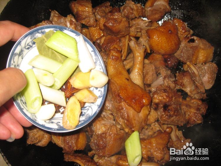 土豆炖鸭肉的家常做法