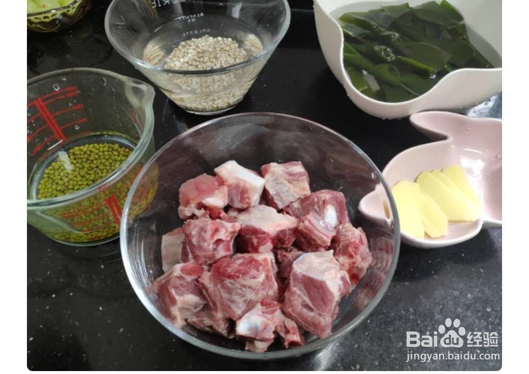 <b>绿豆海带排骨汤的做法</b>