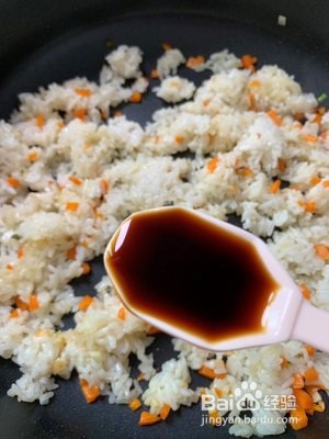 美味的酱油蛋炒饭