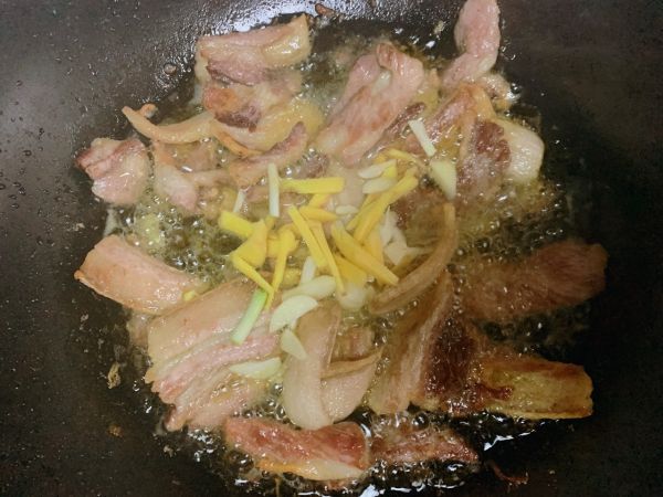 青笋木耳炒五花肉