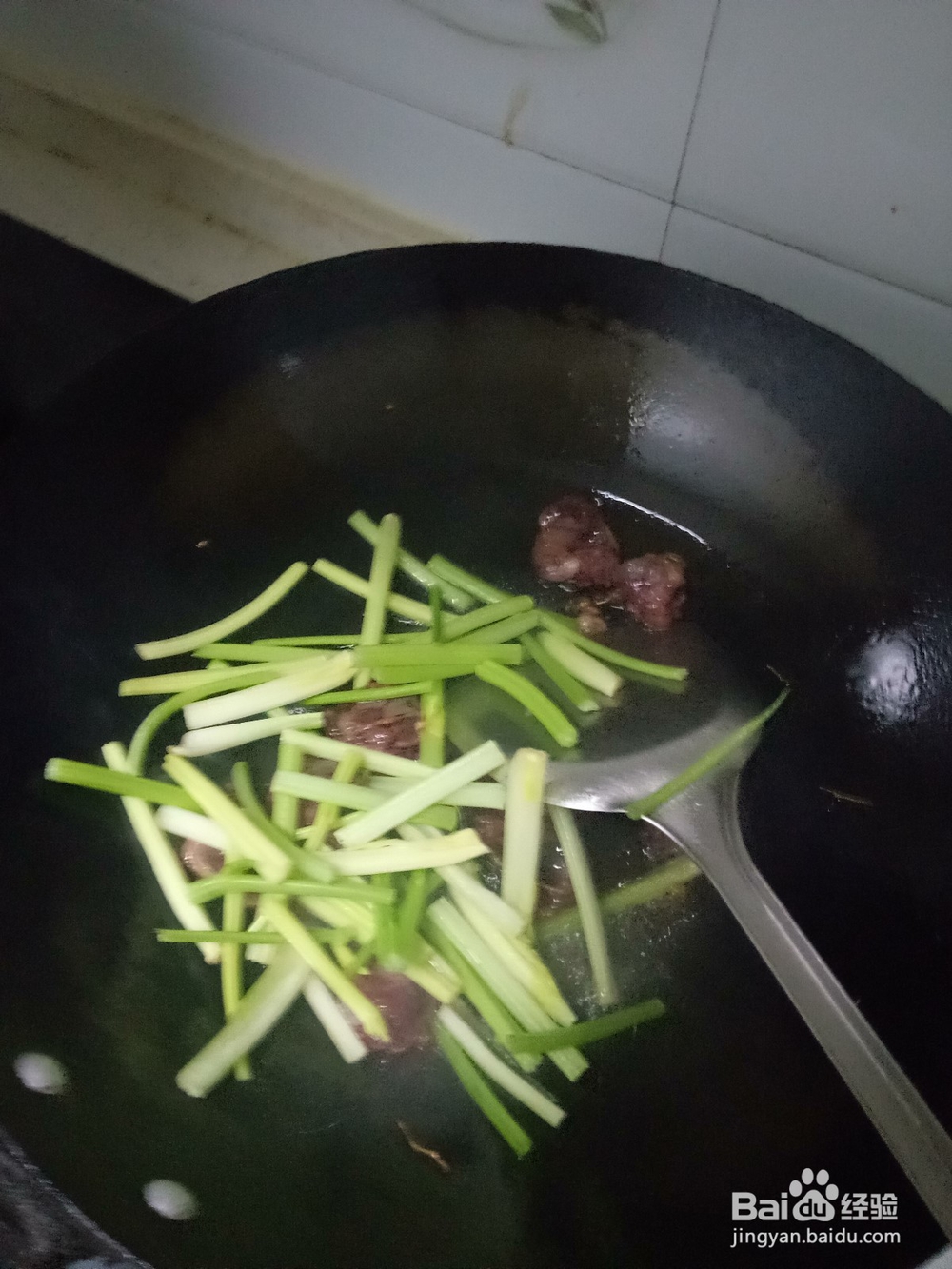 芹菜青椒炒香肠