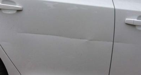 车门被刮了一道划痕怎么处理