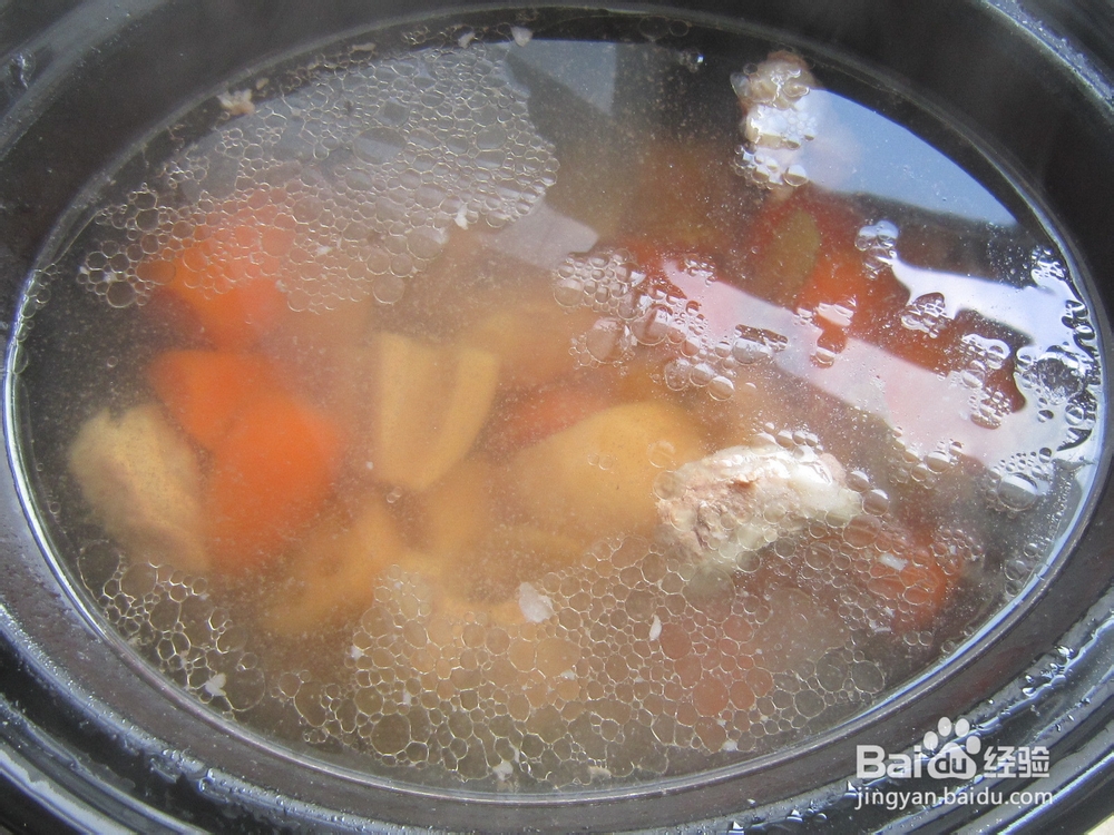 冬季里一碗让人心生温暖的热汤------排骨莲藕汤