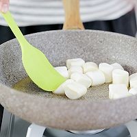 如何制作网红小吃——杏仁奶枣？