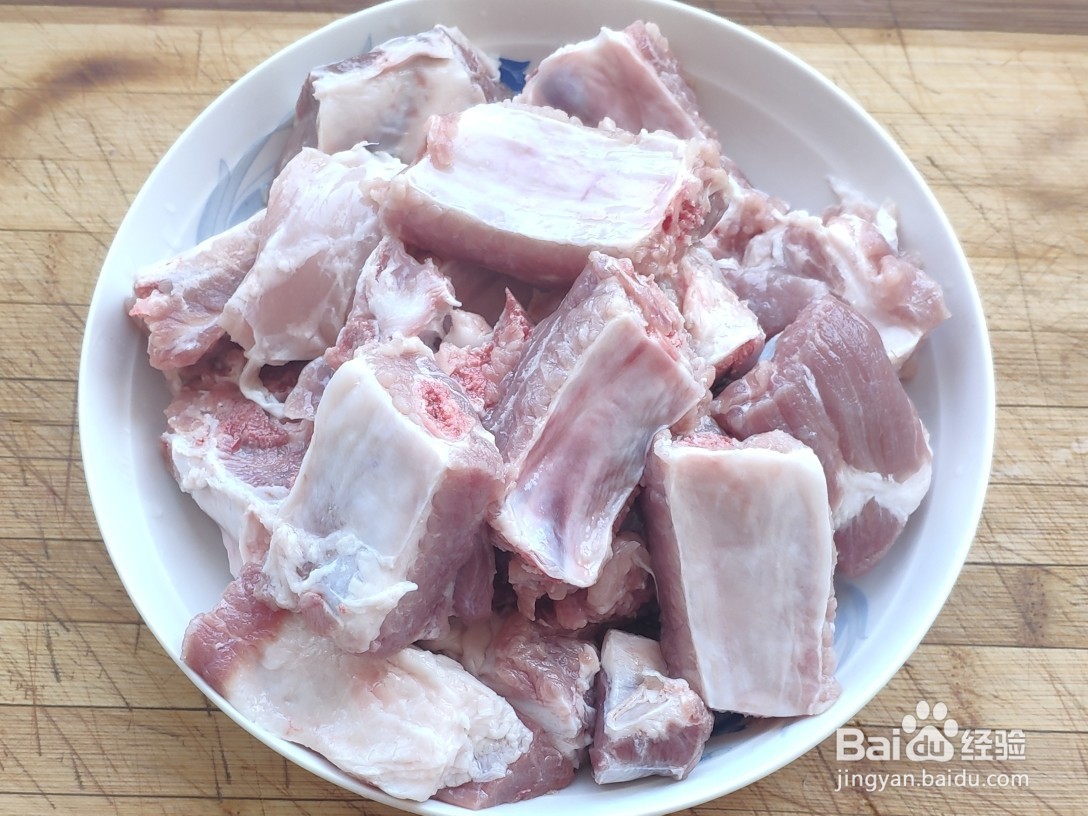 如何制作糖醋排骨？