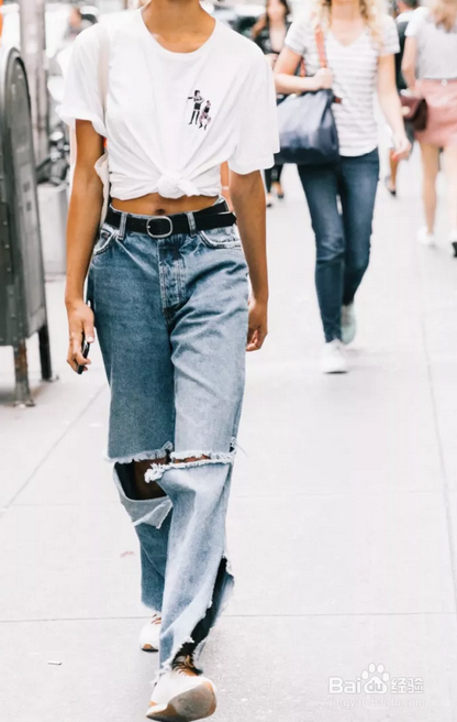 夏季T恤如何搭配更能增加时尚感？