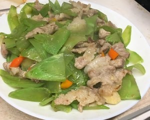 食补养生很香的家常莴笋炒肉的做法