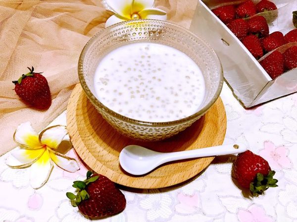 草莓椰奶西米露