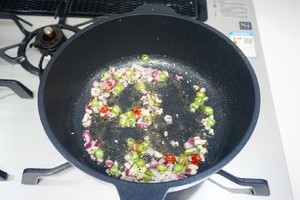 午餐肉蝴蝶意面的做法