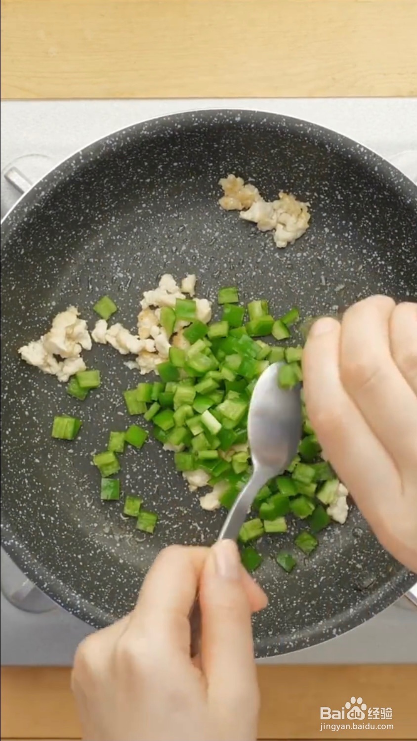 宝宝辅食：甜椒鸡肉盖饭
