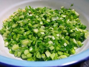 如何制作简单的饺子皮版千层肉饼