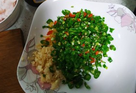 秋葵炒肉的做法